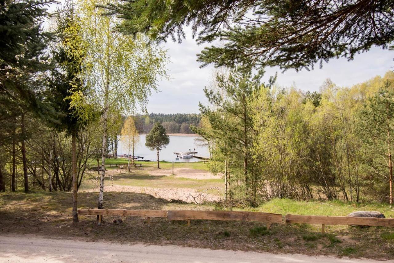 Dom Nad Jeziorem Tajty Giżycko Exterior foto
